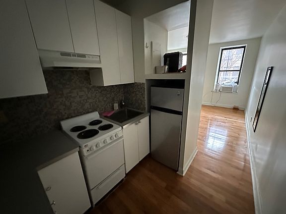 5th image of 137 W 83rd St APT 2S