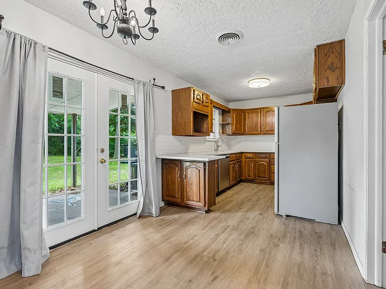 1410 Denison Dr — Photo 6