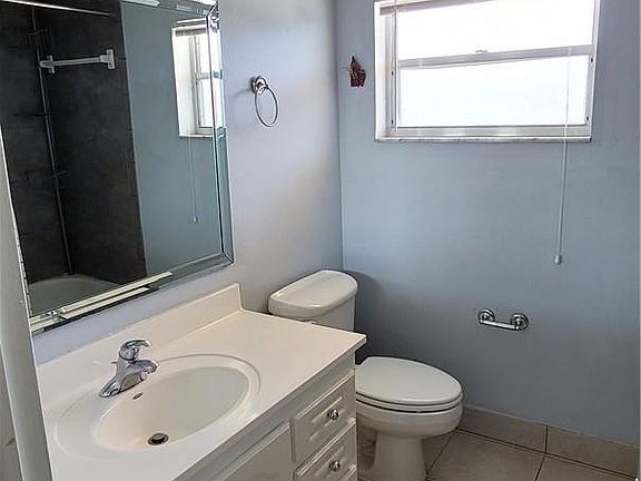 4th image of 5130 SW 40th Avenue #23B