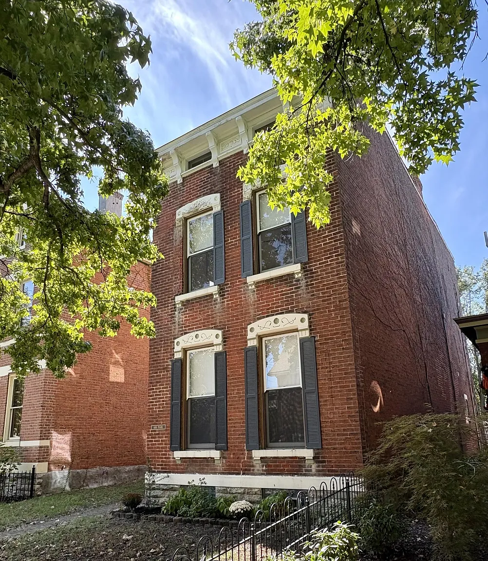 836 Park Ave photo 1