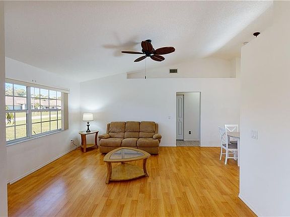 5th image of 56 Pinehurst Pl