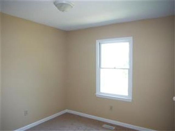 5th image of 2406 Shirley St
