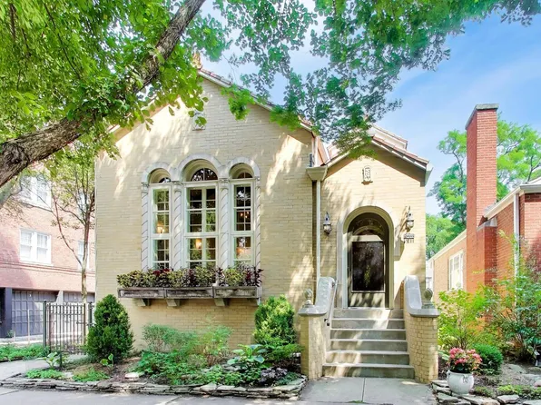 1211 Harvard Ter, Evanston, IL 60202