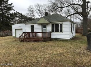 686 E Giles Rd, Muskegon, MI 49445