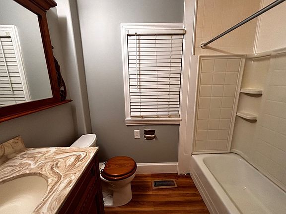 4th image of 1617 Spring St