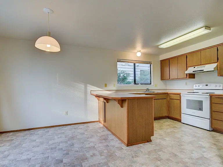 M0755-455 S. Oak Harbor Street — Photo 2