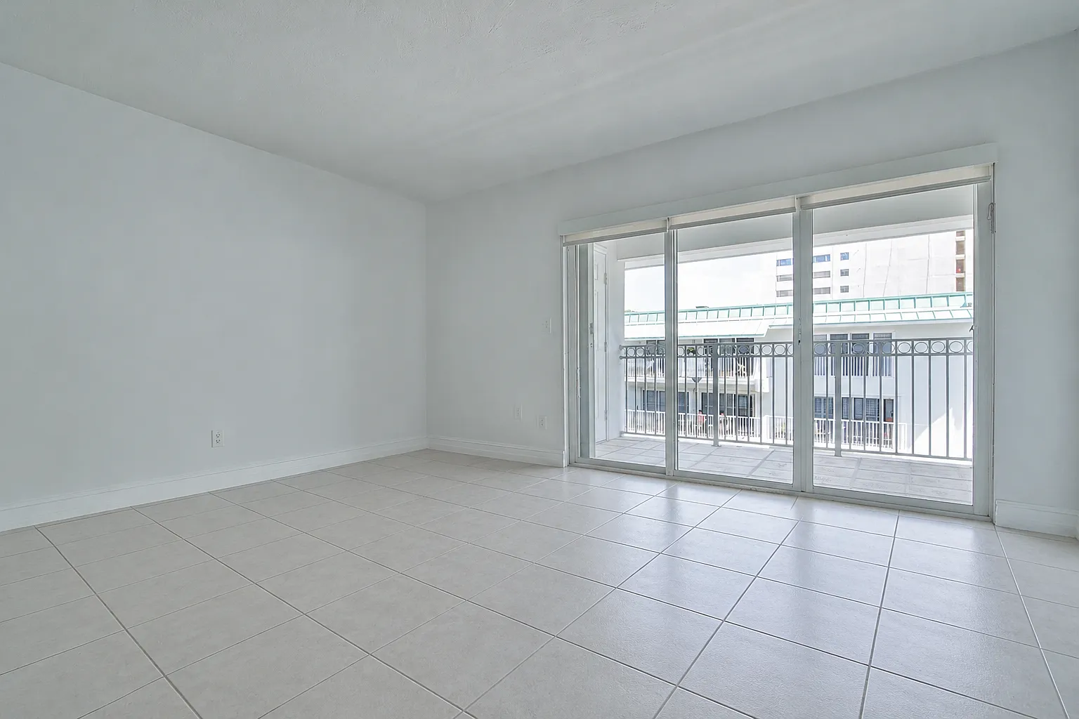 2 bed, 964 sqft, $3,500 — Photo 1