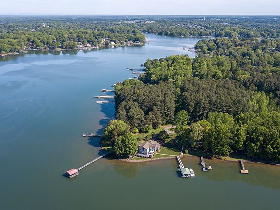 Point dark green
Property