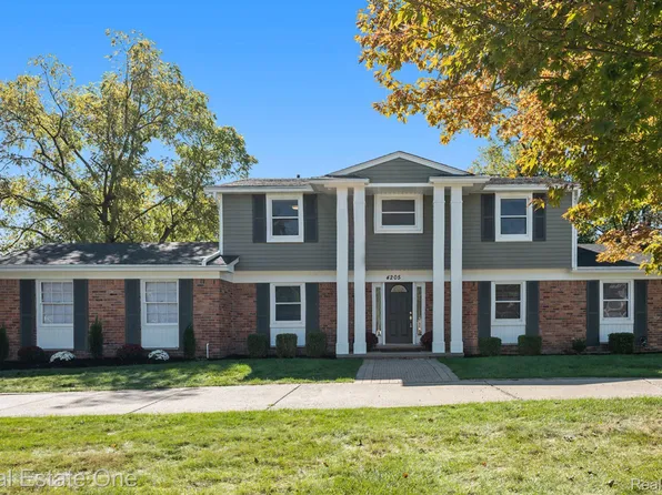 4205 Whitebirch Dr, West Bloomfield, MI 48323