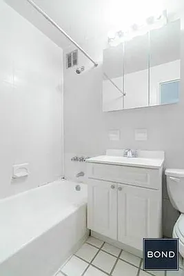 Rented by Bond New York | media 17