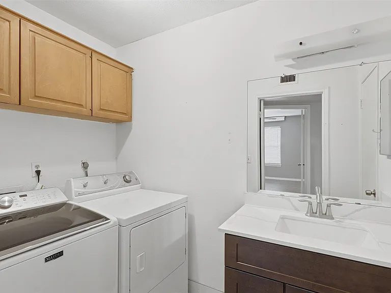 811 Threadneedle St #287 — Photo 10