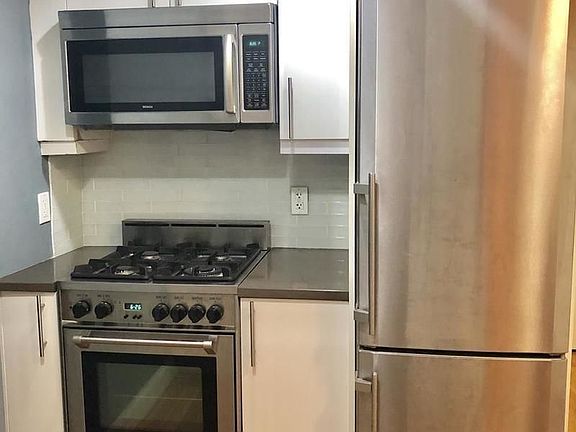 5th image of 107 E 31st St APT 4B