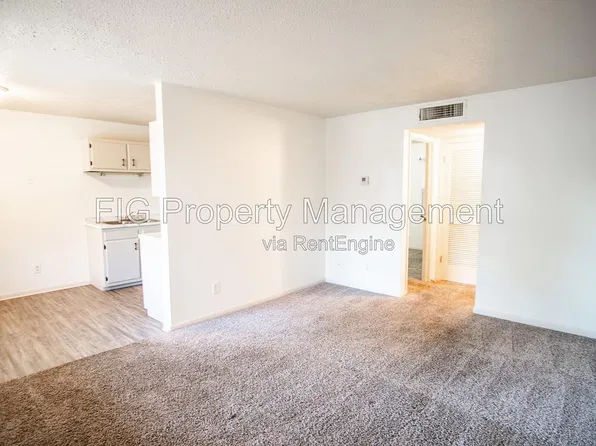 706 E Inskip Dr #11, Knoxville, TN 37912