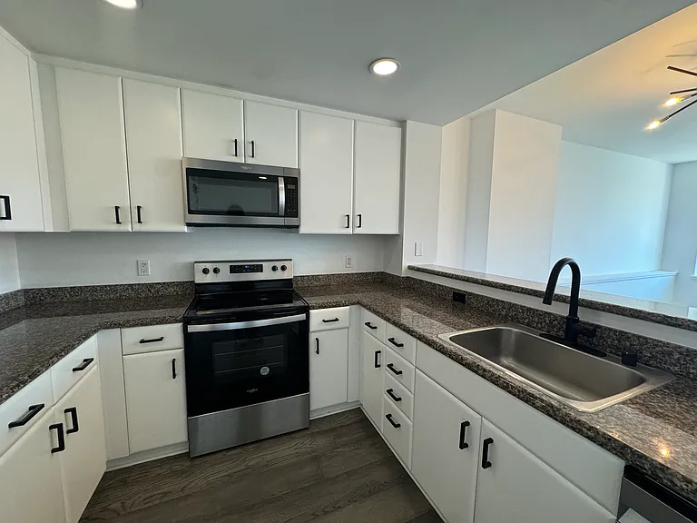 260 King St #809 — Photo 11