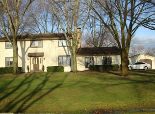 1712 S Sutton Circle Dr, Bluffton, IN 46714