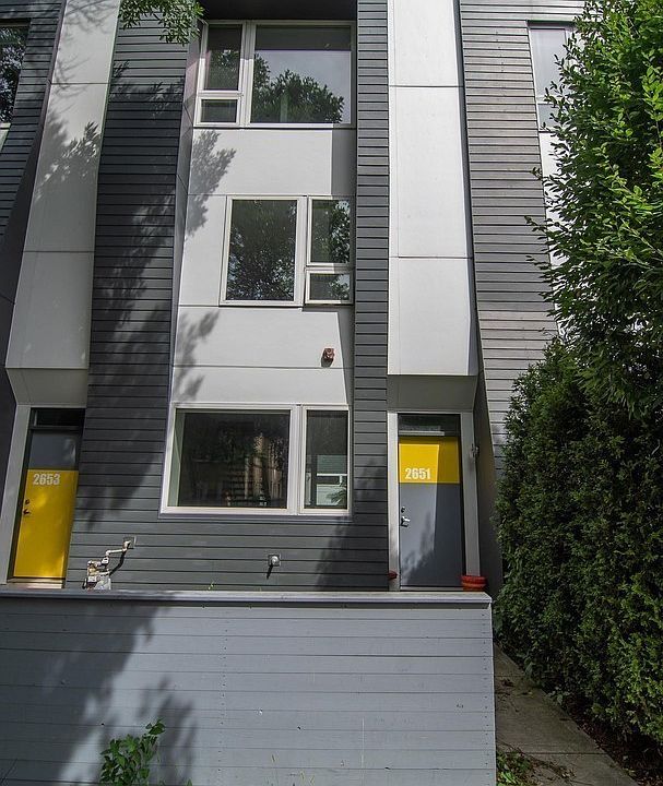 1st image of 2651 N Hamlin Ave #20