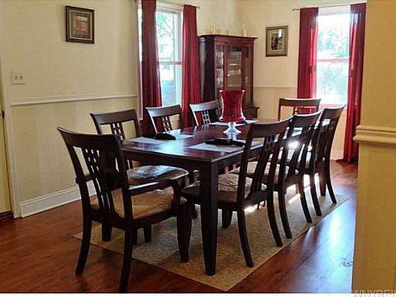 3rd image of 42 Gardenvale Dr
