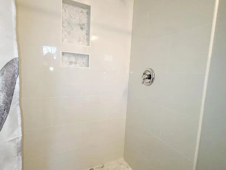 1409 N Thornburg St — Photo 11
