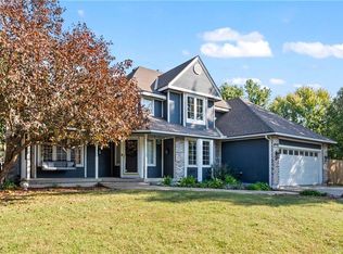 15390 Pin Oak Dr, Basehor, KS 66007