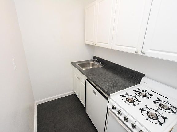 3rd image of 221 E 88th St APT 3C