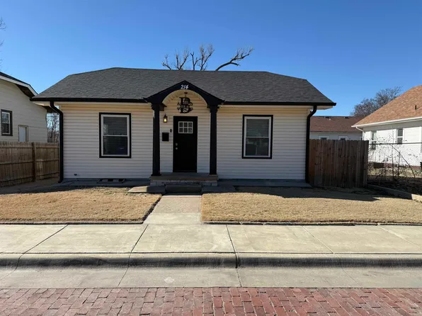 214 Pershing Ct, Hays, KS 67601