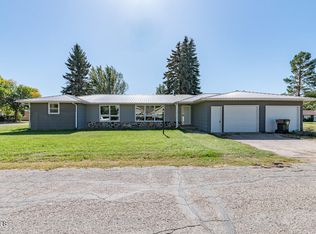 305 3rd St SW, Steele, ND 58482