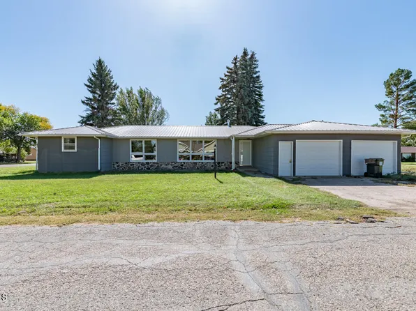 305 3rd St SW, Steele, ND 58482