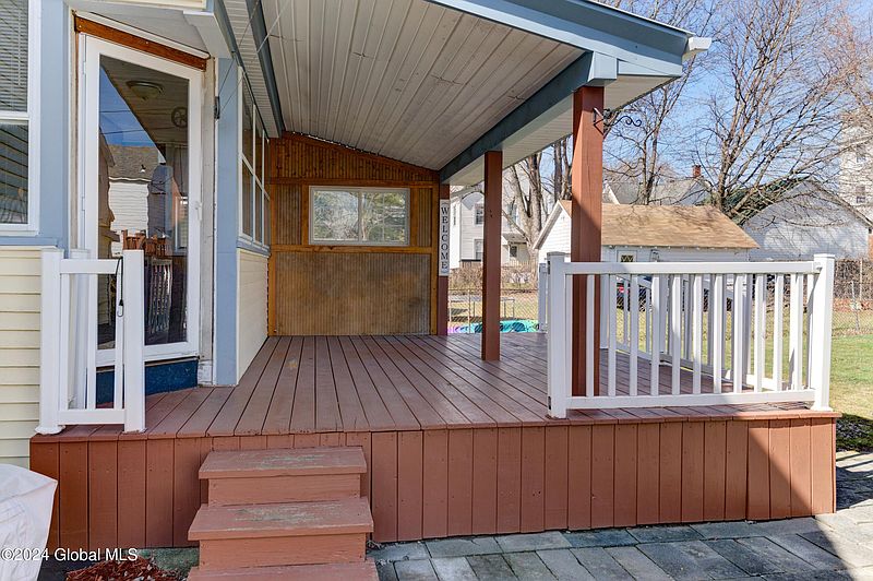 5th image of 17 Crescendoe Road