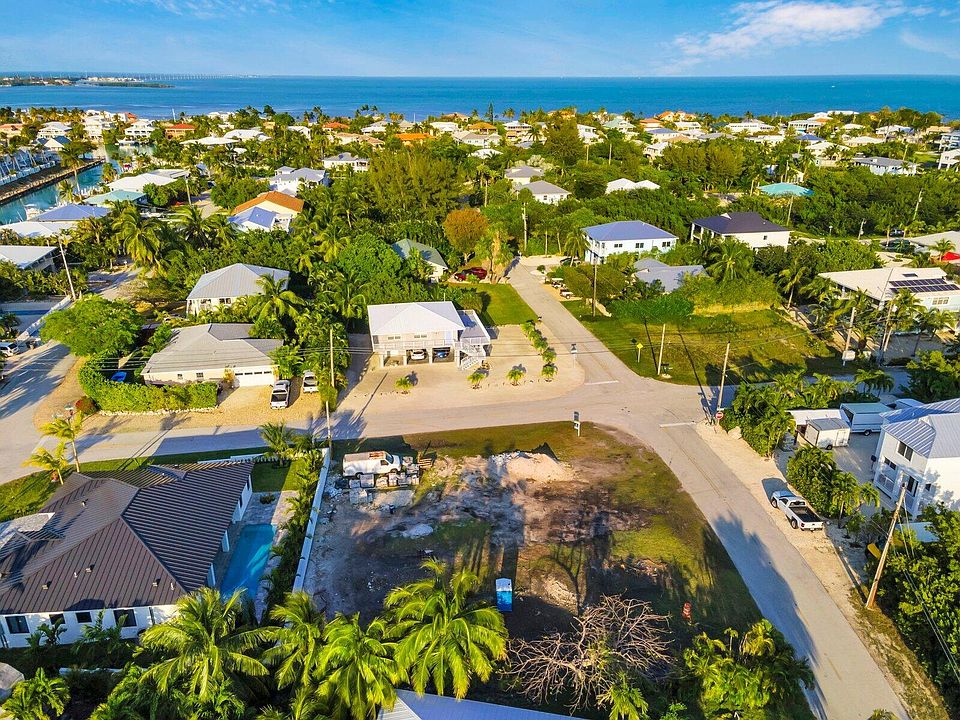 1st image of 123 N Bahama Dr