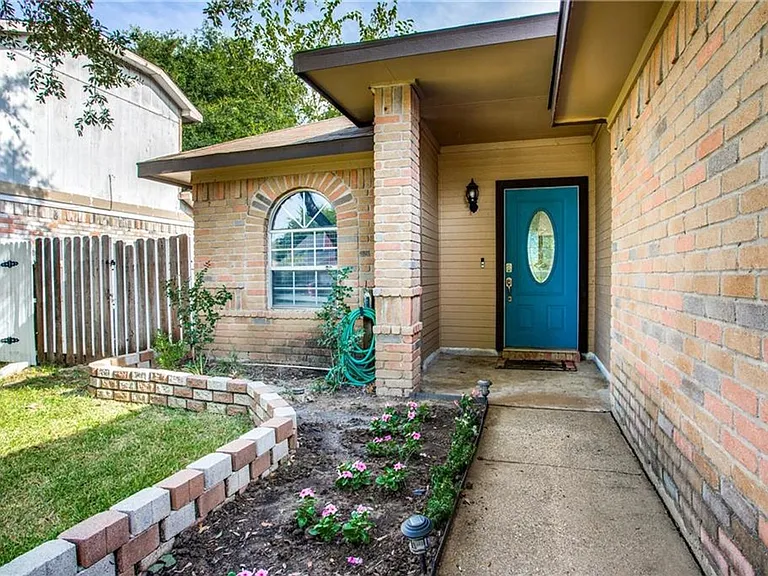 6817 Haltom Rd — Photo 17