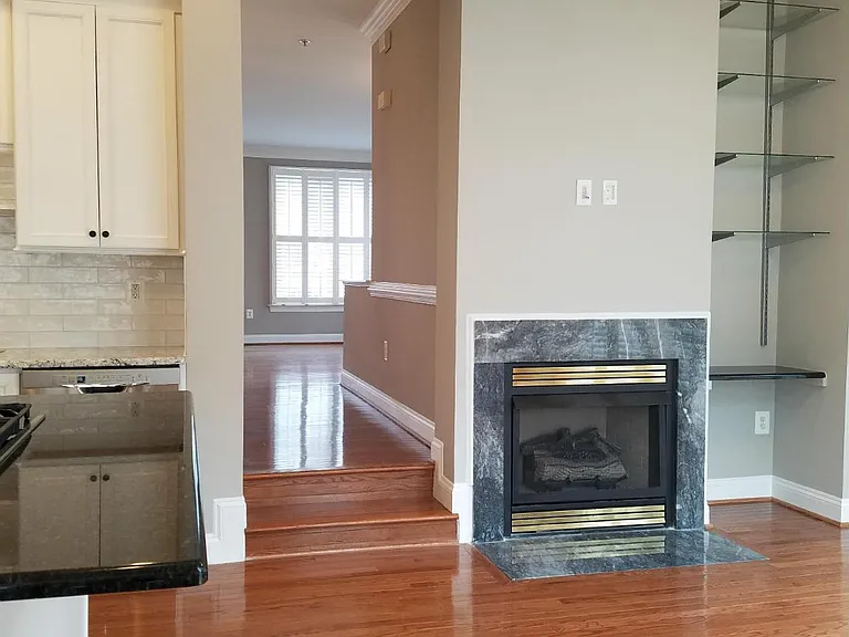 1619 Seneca Ave — Photo 11