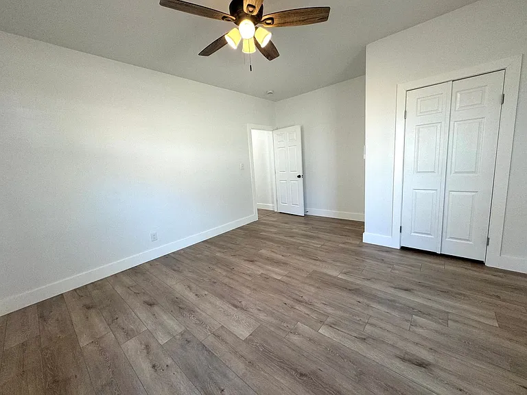 2730 E Admiral Ct — Photo 18