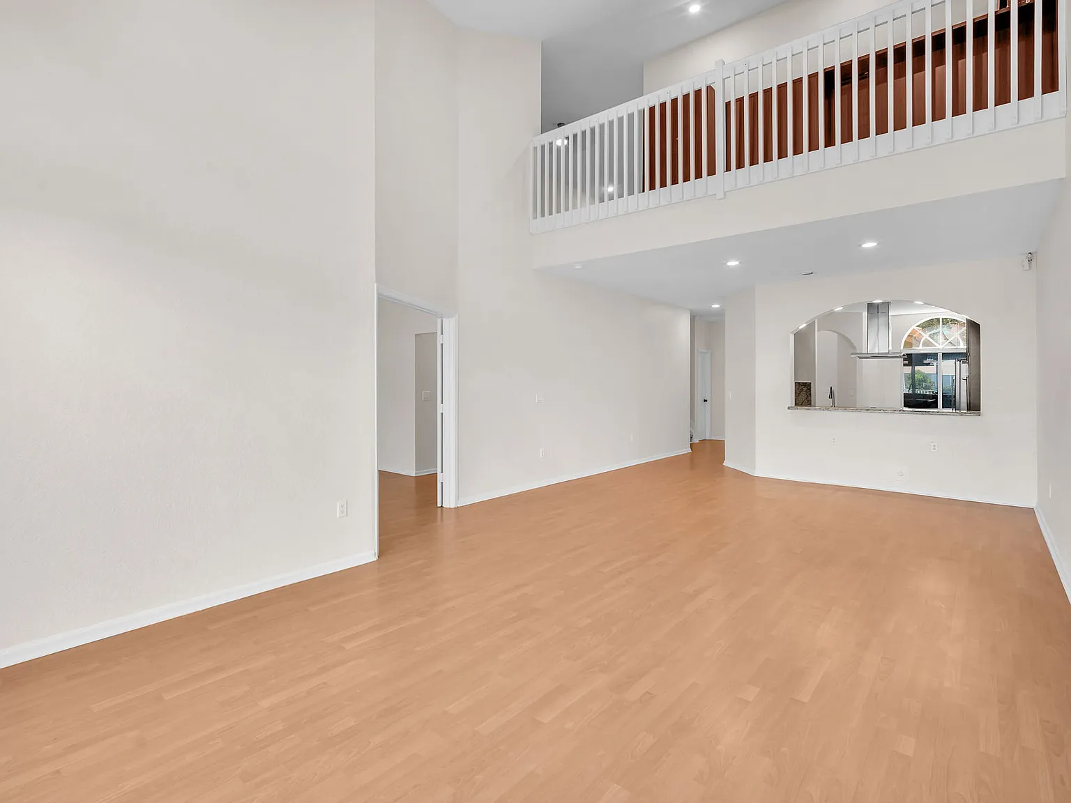 3 bed, 3.5 bath, 3000 sqft, $3,850 — Photo 4