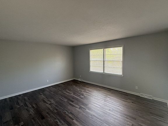 3rd image of 147 Melrose Dr