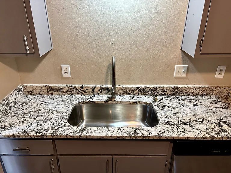 1305 Chelwood NE - D — Photo 11