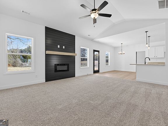 4th image of 707 Oakmont Trl