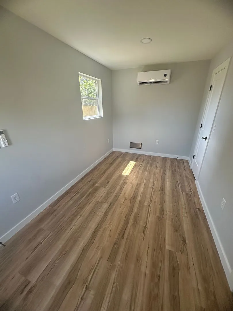 Studio Apartment — Photo 3