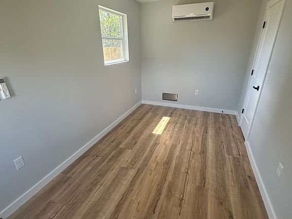 3rd image of 7209B Lake Suzzanne Ln