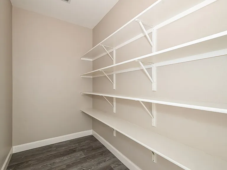 536 Laurel Ln — Photo 11