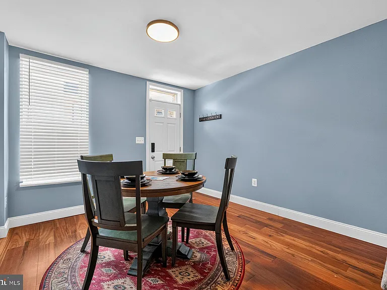 1611 Clarkson St — Photo 8