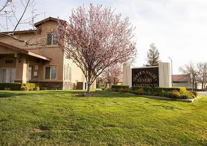 2 bed, 1.0 bath, $1,390 — Photo 1