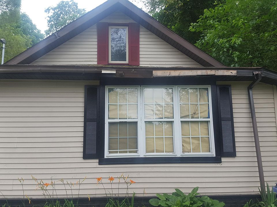 1st image of 462 Doris St NE