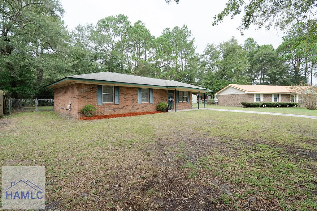 3 bed, 1.5 bath, 1075 sqft, $1,550 — Photo 2