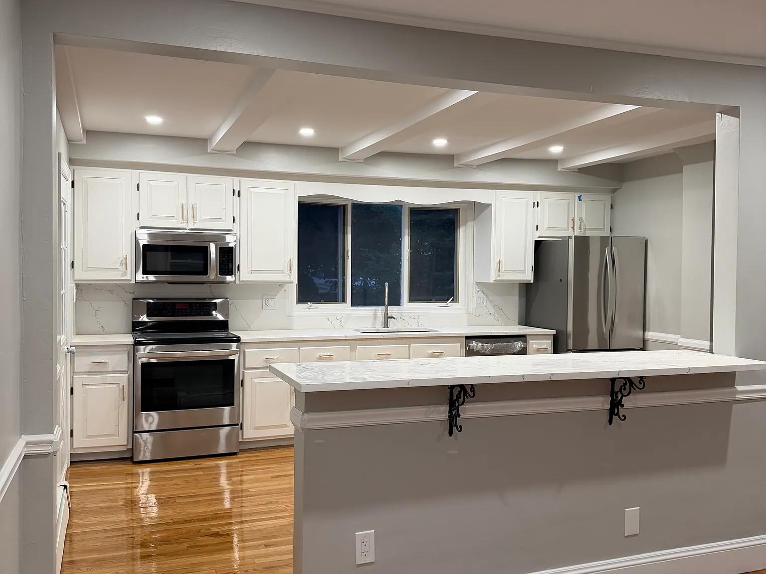 4 bed, 2200 sqft, $5,250 — Photo 3