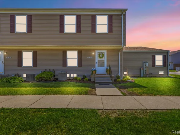 28245 Raleigh Crescent Dr, Chesterfield, MI 48051