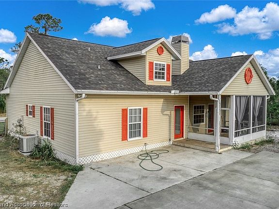 2nd image of 825 Daffodil St