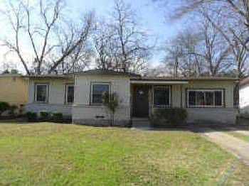 1st image of 2516 E Illinois Ave