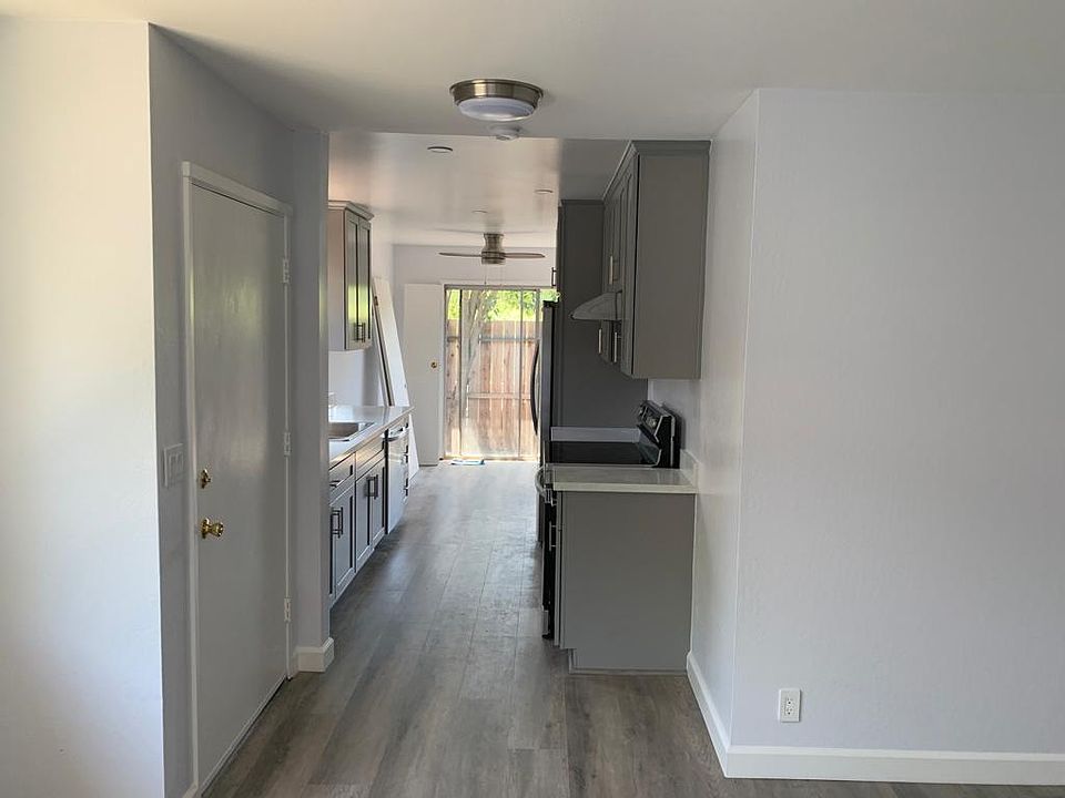 1st image of 2585 Skylark Dr