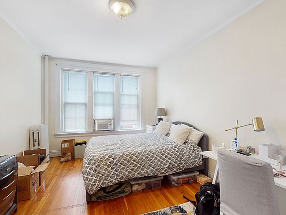 5th image of 15 Glenville Ave APT 12