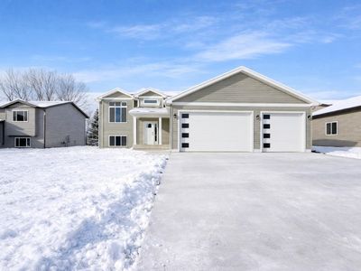 332 7th Ave SW, Surrey, ND, 58785